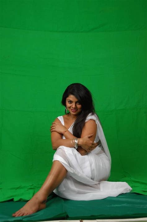 Tamilzone Hot Swathi Verma Showing Her Assets Photo Shoot In White Saree