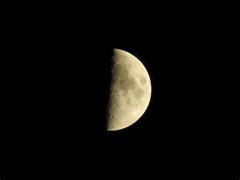 La Luna hoy fotografía y zoom con datos en directo