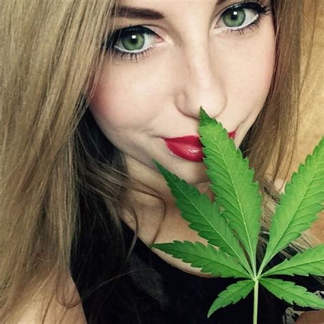 ganja girls on twitter pretty in pot 💗 🍁 95klavdia 🍁 ganjagirls ganjagirl selfie