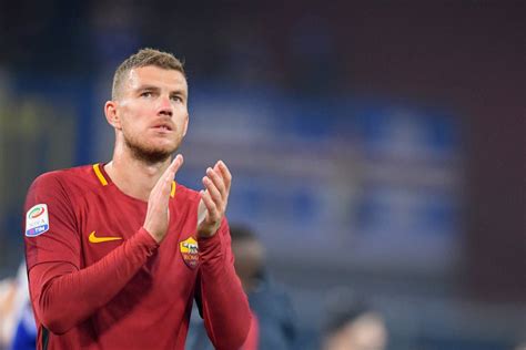 17 mart 1986) boşnak millî futbolcudur. Edin Džeko večeras obilježava veliki jubilej ...