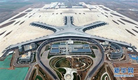 Berjimat dalam kereta sewa mewah, ekonomi dan pembawa orang. Lapangan Terbang Antarabangsa Jiaodong Sambung Pembinaan-CRI