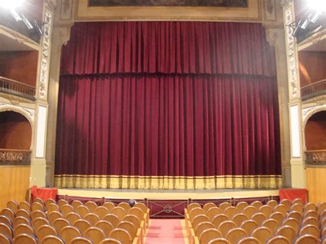 Foto De Telón De Teatro Realizada Por Decoratel España Fabricante De