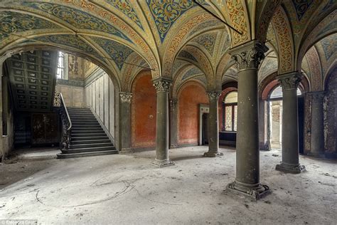 Italian Photographer Captures Beauty Of Abandoned Villas Daily Mail