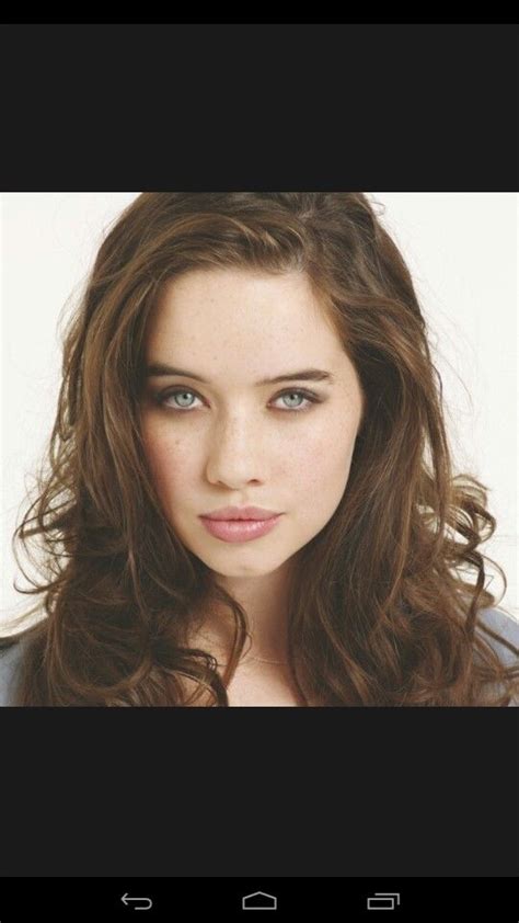 Pin By Summer On Narnia Anna Popplewell Brown Hair Blue Eyes Red