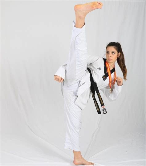 Pin By August Duwi On The Pose Of Beauty👌👍 Martial Arts Girl Martial Arts Women Female