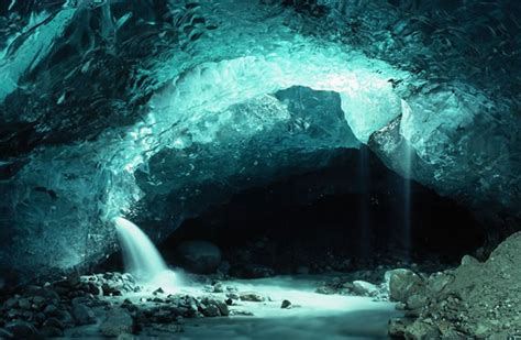 Las Cuevas De Hielo En Alaska
