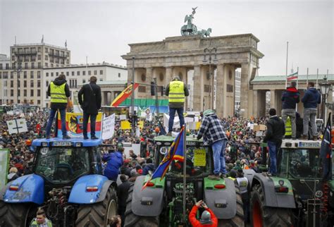 Siliconeer Thousands Of Farmers In Mass Tractor Protest In Berlin