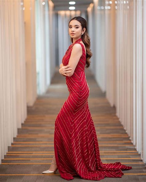 9 Inspirasi Dress Merah Ala Lyodra Tampilannya Berkelas