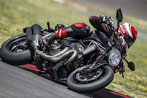 Ducati monster 1200 r price in india was ₹ 29,52,000. 2016 Ducati Monster 1200 R Mega Gallery - Asphalt & Rubber