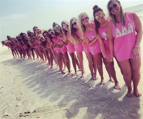 when your whole sorority goes to the beach tsm sorority photoshoot sorority poses sorority