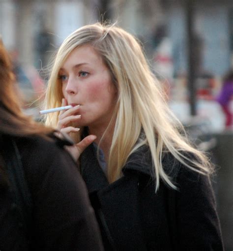 Cheek Hollowing Girls Talking Smoking Culture