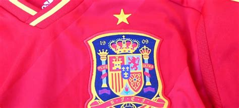 Camisa seleção espanha home 2018. Títulos e erros históricos simbolizam melhor fase da ...