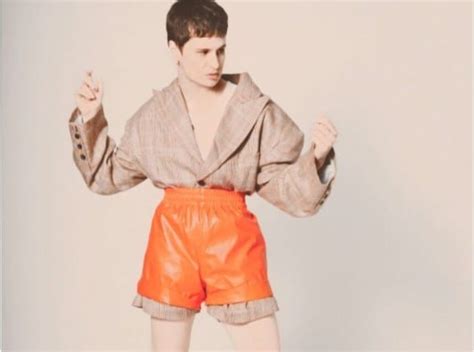 Christine And The Queens Shares Video Come Si WithGuitars