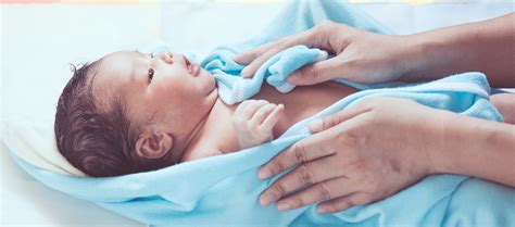 How To Bathe Newborn Baby Boy How To Bathe A Newborn A Step By Step