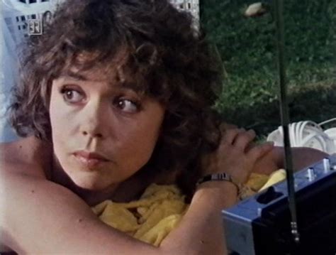 She is known for her work on diese drombuschs (1983), lemmen. Picture of Simone Rethel