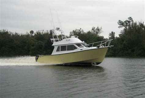 Stahl 29 Flying Bridge Outboard Cruiser ~ Planing And Semi Displacement