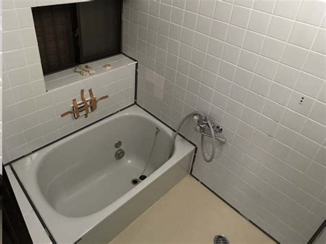 浴室タイル壁にバスパネルをdiyで貼り付けリフォームする方法 お風呂 リフォーム Diy 浴室 タイル お風呂 リフォーム
