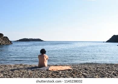Nudist Woman On Beach Foto Stok Shutterstock