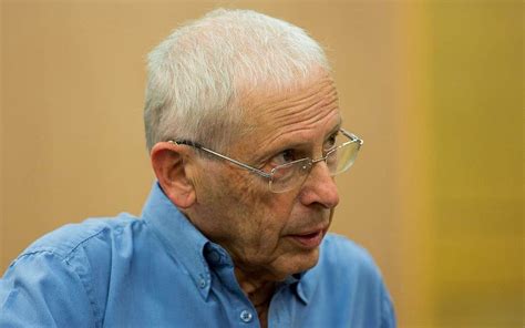 נבחן שבחינתו נפסלה בגין עדות לשימוש בטלפון נייד (או אביזר אחר המשמש לאותן מטרות דוגמת שעון חכם) או נבחן שהשיב במחברתו על שאלון אחר מהשאלון בו נבחן או שהשיב תשובות בפורמט אחיד שחזר על עצמו בהיקף רחב. בני בגין נגד חסינות לנתניהו: "מעשה מושחת" | זמן ישראל