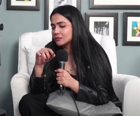 humaima malick breaks down while sharing her real life story