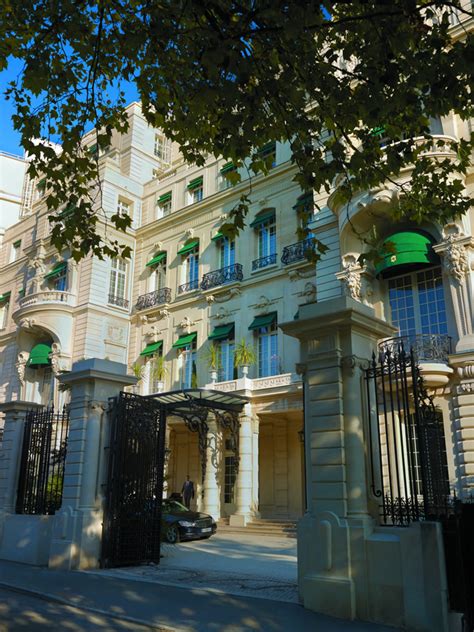 Sim, oferece acesso para cadeirantes e quartos acessíveis. Shangri-La Hotel, Paris awarded 'Palace Status ...