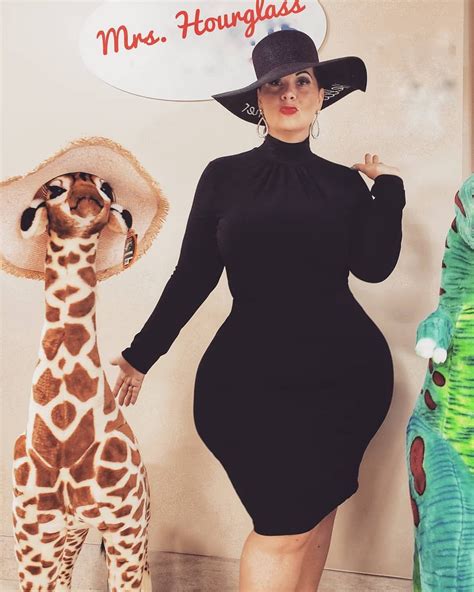 Fotografie Instagram De Mrs Hourglass • 22 Martie 2019 La 15 19 Fashion Long Sleeve Dress