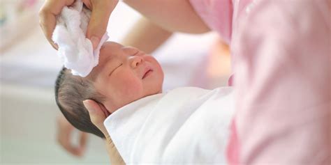 4 Cara Merawat Bayi Baru Lahir Di Rumah Yang Mom Wajib Tahu
