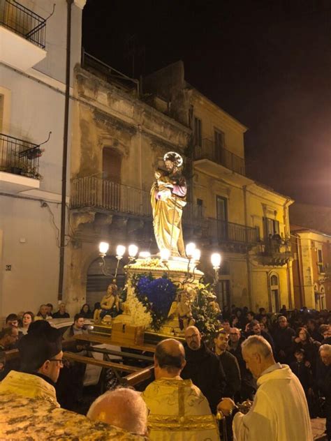 Ragusa Domenica La Processione Con Il Simulacro Di San Giuseppe