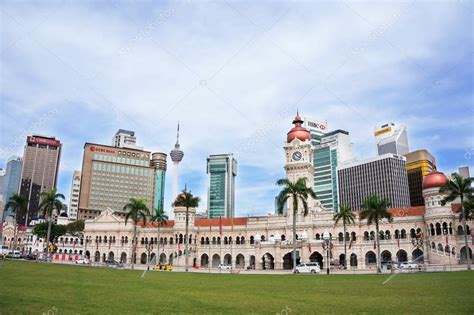 Free dataran merdeka heritage guided tour. Dataran Merdeka de Malasia y la Dataran Plaza — Foto ...