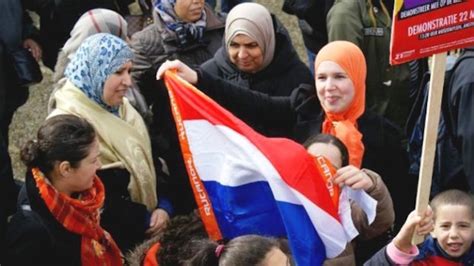 ازمة خطيرة بين الرباط ولاهاي بسباب دعم شعو لحراك الريف المغرب يستدعي سفيره في هولندا للتشاور