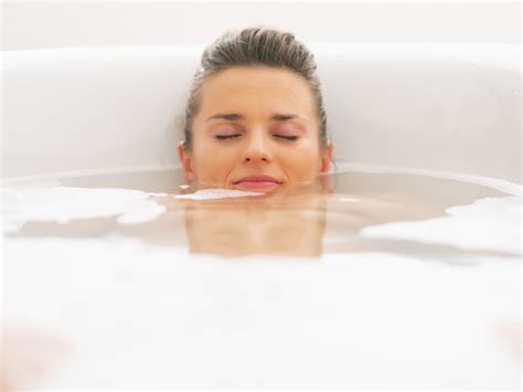 Why You Should Soak In A Hot Bath After Exercising In The Heat