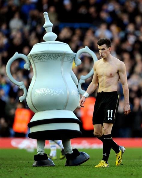 €* 16 tem 1989, cardiff, galler. Gareth Bale Tottenham Young