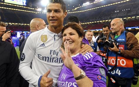 كان ريال مدريد أحد الأعضاء المؤسسين لليغا في عام 1929 ، وهو واحد من ثلاثة أندية بجانب. شاهد .. احتفال عائلات لاعبي ريال مدريد - الإمارات اليوم