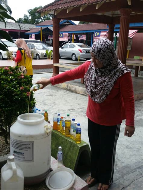 Ia terpakai secara percuma, dan ia tidak akan. Pengumpulan Minyak Masak Terpakai ~ Sekolah Kebangsaan Ampang