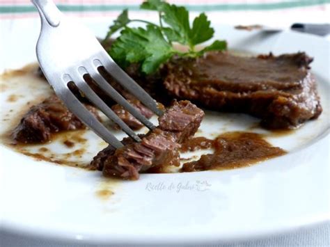 Lasciate cuocere le verdure per il contorno direttamente nella pentola con l'arrosto arrotolato di manzo per. Arrosto morbidissimo cotto in pentola | Ricetta | Arrosto ...