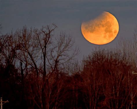 A total lunar eclipse will take place may 26, 2021. Updated: Mysterious Green Crop Formation Emerges in U. K. Brown Harvested Field. - Earthfiles