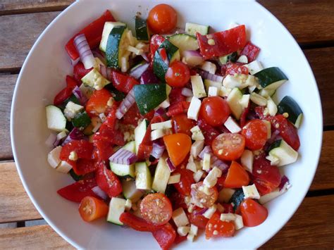 Salade M Diterran Enne La Courgette Poivron Tomates Et F Ta Gourmicom