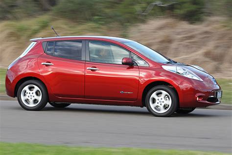 Nissan Celebrates 10000 Leaf Sales In The Uk Techreleased