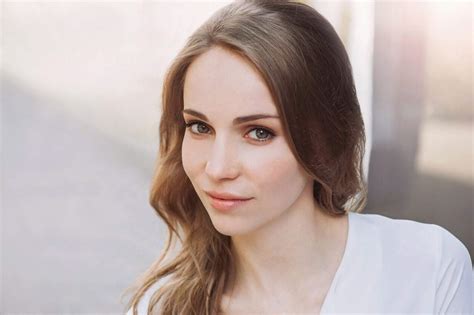 ✅ light brown hair girls are exceptionally charming thanks to light brown hair tends to grow grey faster not only with the years but at a young age as well; 50 Light & Dark Brown Hair Colors for Smart Girls