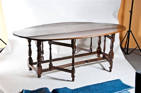 Shop our huge range of shapes, styles and designs including extendable tables. Large Vintage English Oval Drop Leaf Dining Table at 1stdibs