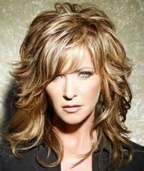 If you are lady and you want to look trendy in the coming year (2015) here are some of the expected trendy hairstyles for 2015. Medium length hairstyles for women 2015