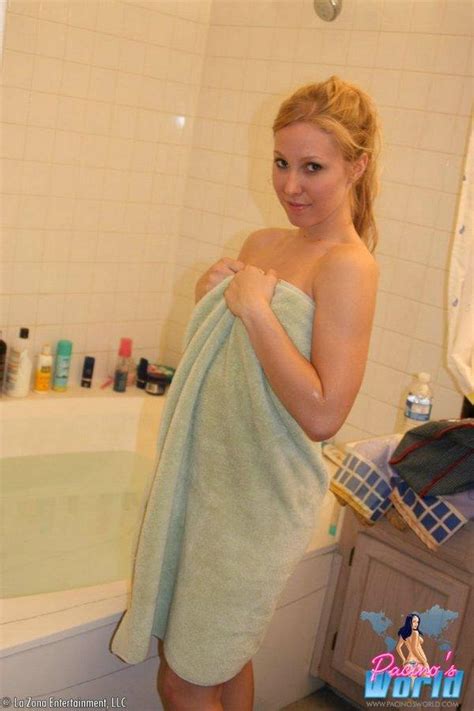 Pictures Of Rachel Playing With Her Perfect Feet In The Bath Tub Porn Pictures Xxx Photos Sex