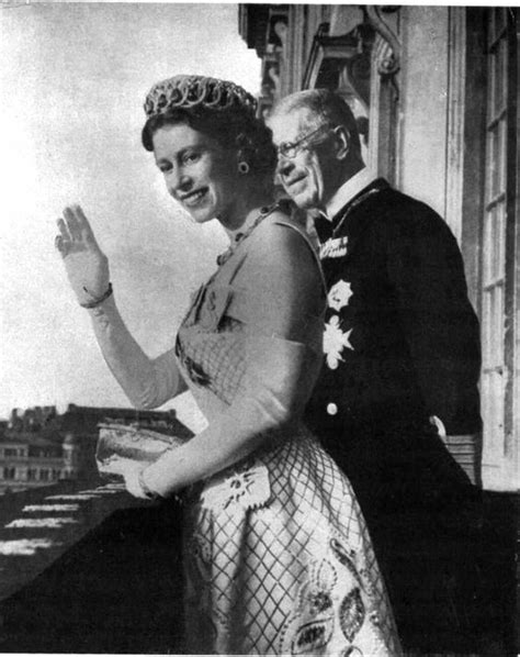 1956 Queen Elizabeth Wearing The Emerald Vlad In Sweden With King Gustaf Vi Adolf Queen