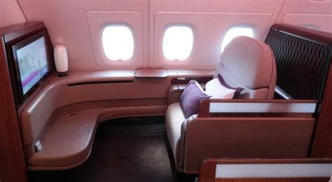 First class und business class fluggäste dürfen zwei handgepäckstücke mit einem höchstgewicht von insgesamt 15 kg (33 lb) mit sich führen. Review: Qatar Airways A380 First Class (DOH-CDG)