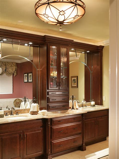 From pivoting styles to double mirrors and more, we searching for a medicine cabinet that's every bit as versatile as it is sleek? Bathroom Vanity Cabinets | Houzz