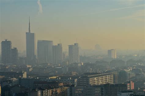 Smog (n.) 1905, blend of smoke and fog, formed after lewis carrol's example [klein; Smog a Milano: domani blocco delle auto inquinanti ...