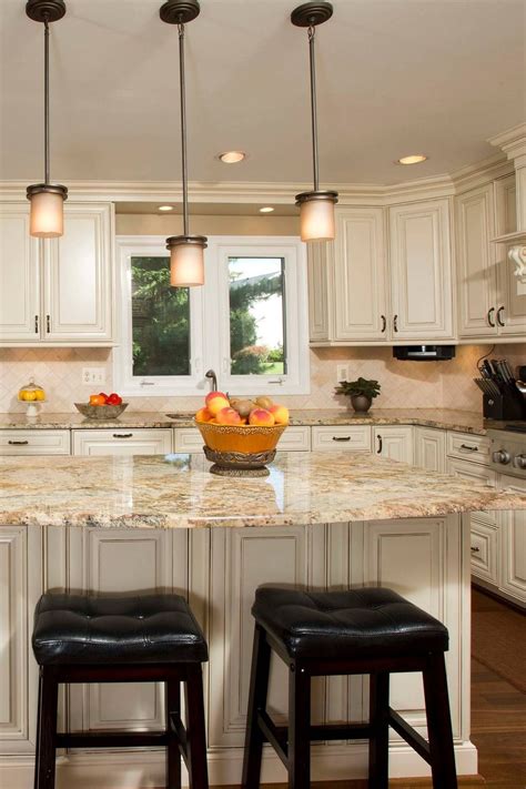 Golden Eagle Granite Countertop Beige Cabinet Cream Backsplash Tile