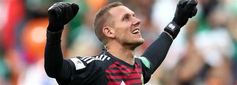 Beset by a troublesome knee injury, the swede more than a decade after nearly hanging up his boots, olsen finds himself as the undisputed no 1 for. Der AS Rom bestätigt den Zuzug des schwedischen ...