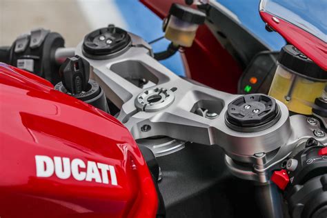 Who makes the best sound ?! What Its Like to Ride the Ducati Panigale V2, A Review ...