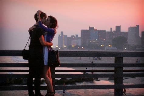 Lift Girl Kissing Hug Couple Love Eachother Nineimages